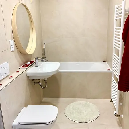 Mary - Centre, Netflix, Coffee, Self Check In דירה *