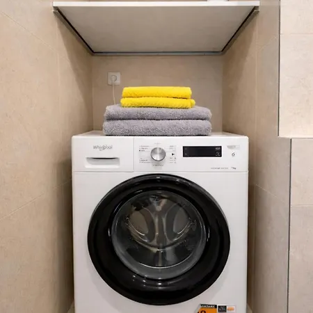 Mary - Centre, Netflix, Coffee, Self Check In ברנו